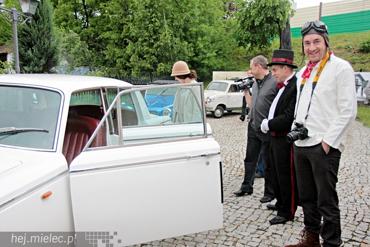 Zabytkowe pojazdy otoczyły Jadernówkę, nowoczesne roboty wypełniły wnętrza -  Noc Muzeum 2014