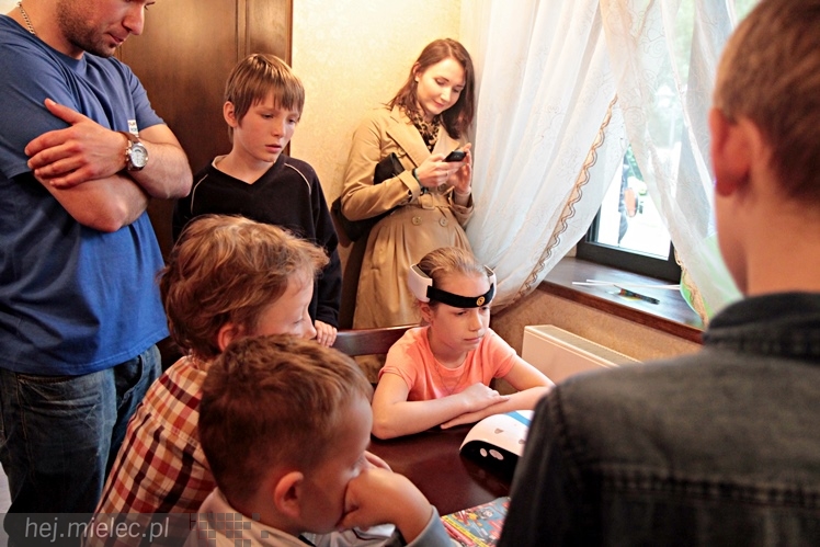 Zabytkowe pojazdy otoczyły Jadernówkę, nowoczesne roboty wypełniły wnętrza -  Noc Muzeum 2014