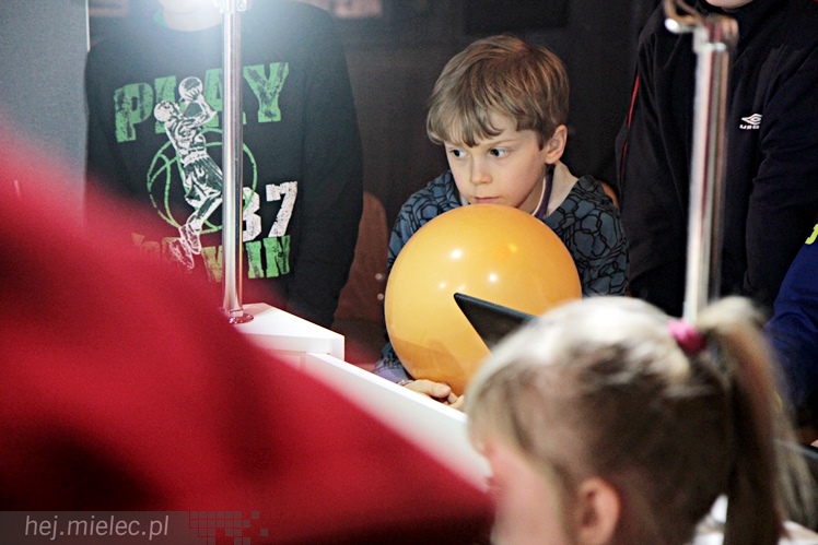 Zabytkowe pojazdy otoczyły Jadernówkę, nowoczesne roboty wypełniły wnętrza -  Noc Muzeum 2014