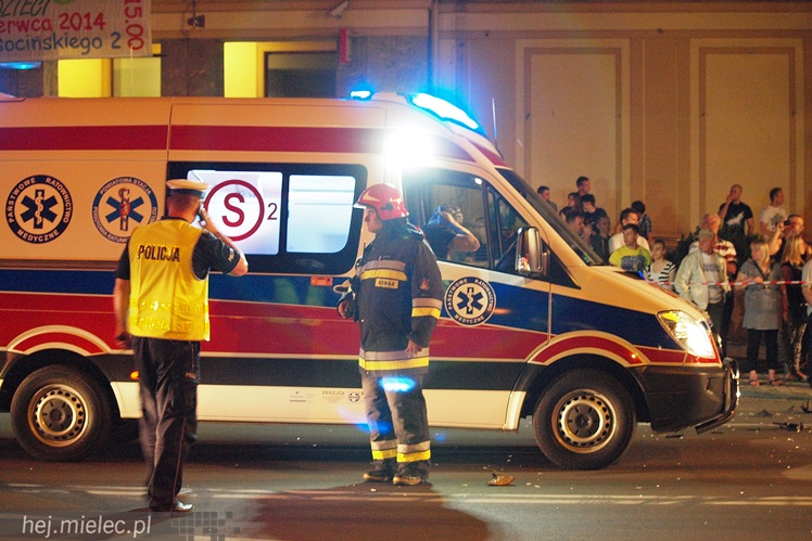 Wypadek w centrum: rozbite cztery samochody, trzy osoby trafiły do szpitala