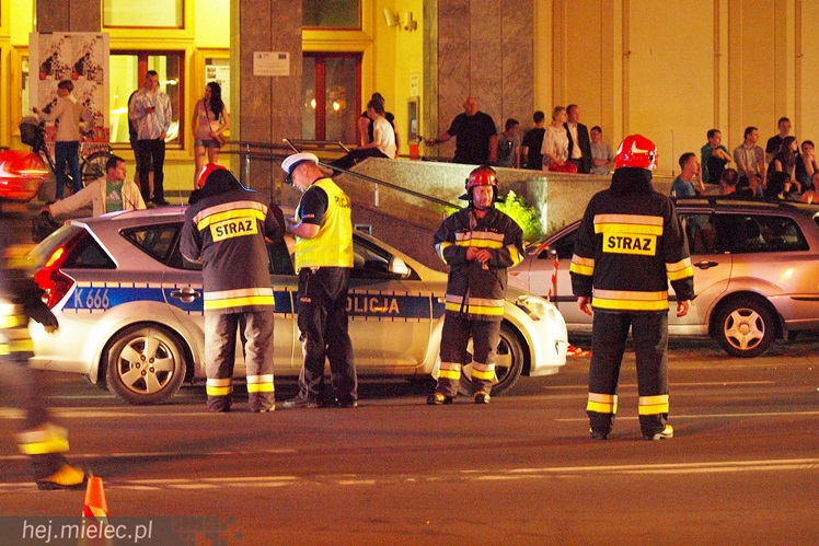 Wypadek w centrum: rozbite cztery samochody, trzy osoby trafiły do szpitala