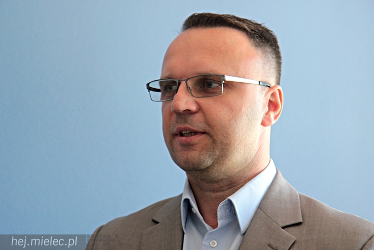 Ponad 1,5 mln zł z rezerwy budżetu państwa dla pogotowia. Skowrońska zobaczyła obiekt