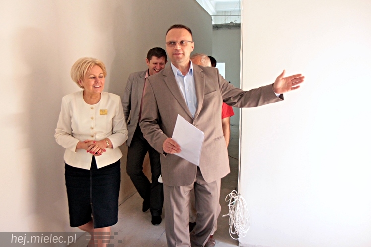 Ponad 1,5 mln zł z rezerwy budżetu państwa dla pogotowia. Skowrońska zobaczyła obiekt