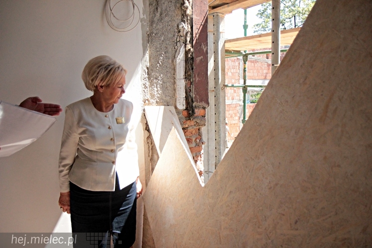 Ponad 1,5 mln zł z rezerwy budżetu państwa dla pogotowia. Skowrońska zobaczyła obiekt