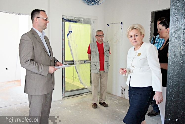 Ponad 1,5 mln zł z rezerwy budżetu państwa dla pogotowia. Skowrońska zobaczyła obiekt