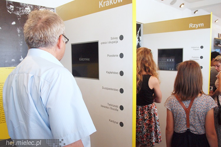 Tłumy przyszły zobaczyć Mobilne Muzeum Jana Pawła II