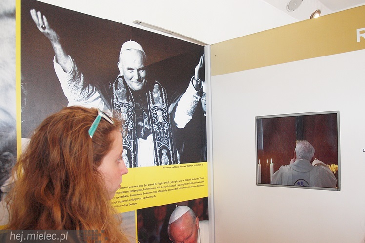 Tłumy przyszły zobaczyć Mobilne Muzeum Jana Pawła II