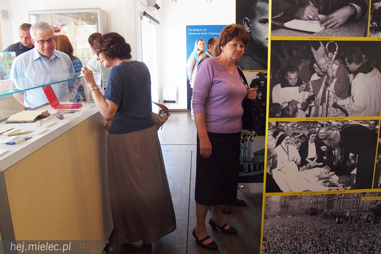 Tłumy przyszły zobaczyć Mobilne Muzeum Jana Pawła II