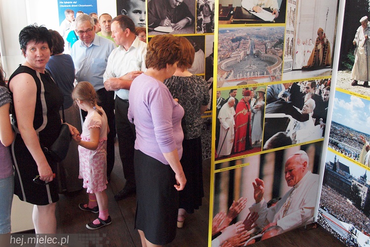Tłumy przyszły zobaczyć Mobilne Muzeum Jana Pawła II