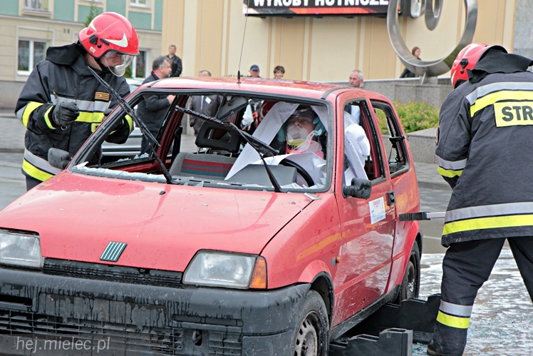 V Mielecki Festiwal Nauki i Techniki - cz. IV - pokaz ratownictwa