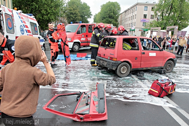 V Mielecki Festiwal Nauki i Techniki - cz. IV - pokaz ratownictwa