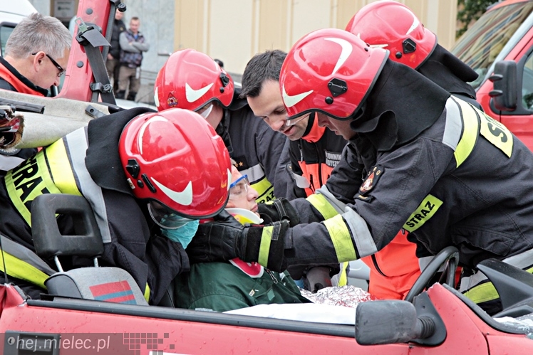 V Mielecki Festiwal Nauki i Techniki - cz. IV - pokaz ratownictwa
