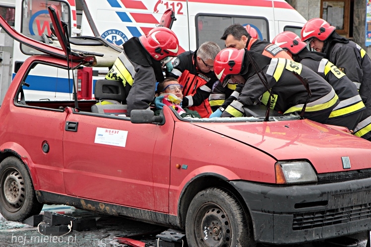 V Mielecki Festiwal Nauki i Techniki - cz. IV - pokaz ratownictwa