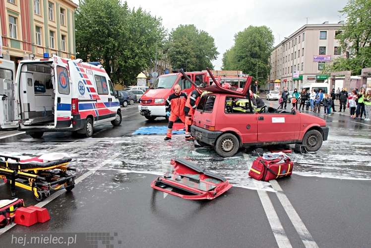 V Mielecki Festiwal Nauki i Techniki - cz. IV - pokaz ratownictwa