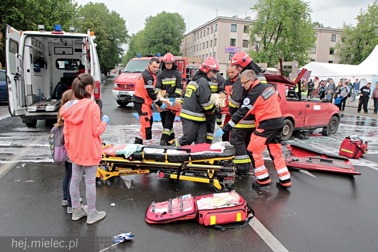 V Mielecki Festiwal Nauki i Techniki - cz. IV - pokaz ratownictwa
