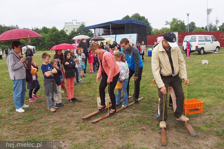 Piraci świętowali Dzień Dziecka nawet w deszczu. Rodzinna zabawa na błoniach