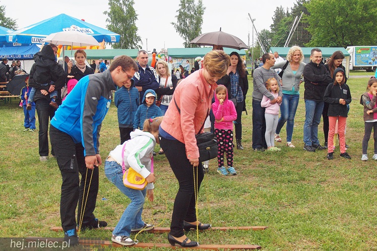 Piraci świętowali Dzień Dziecka nawet w deszczu. Rodzinna zabawa na błoniach