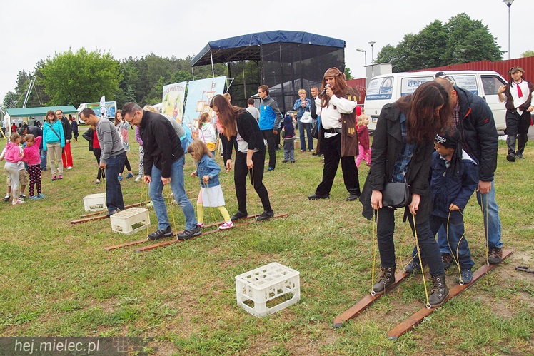 Piraci świętowali Dzień Dziecka nawet w deszczu. Rodzinna zabawa na błoniach