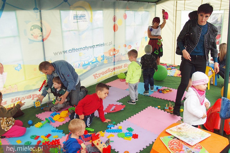 Piraci świętowali Dzień Dziecka nawet w deszczu. Rodzinna zabawa na błoniach