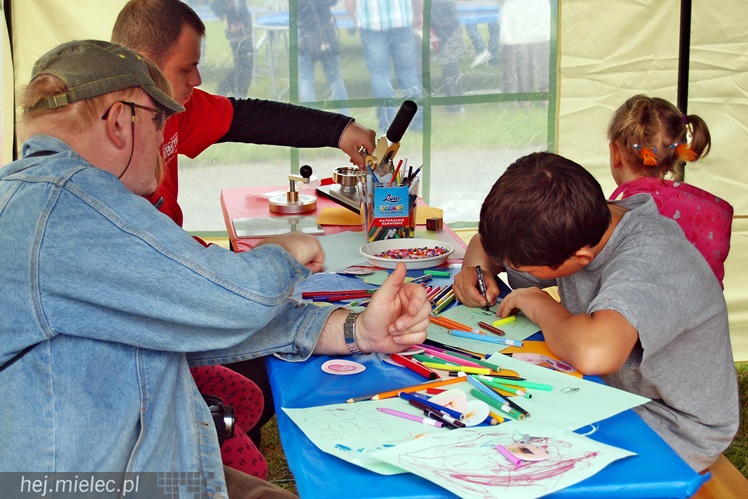 Piraci świętowali Dzień Dziecka nawet w deszczu. Rodzinna zabawa na błoniach