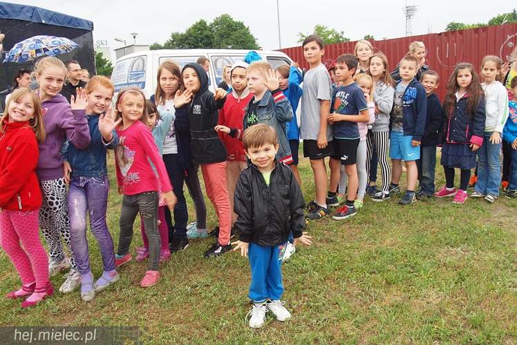 Piraci świętowali Dzień Dziecka nawet w deszczu. Rodzinna zabawa na błoniach