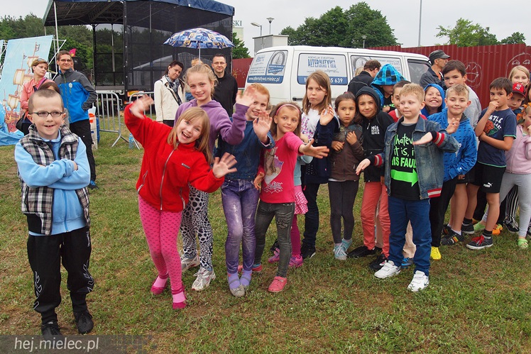 Piraci świętowali Dzień Dziecka nawet w deszczu. Rodzinna zabawa na błoniach