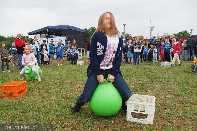 Piraci świętowali Dzień Dziecka nawet w deszczu. Rodzinna zabawa na błoniach