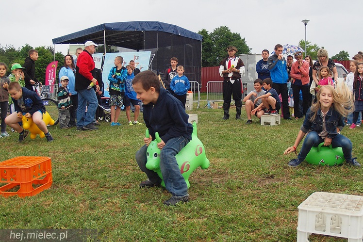 Piraci świętowali Dzień Dziecka nawet w deszczu. Rodzinna zabawa na błoniach