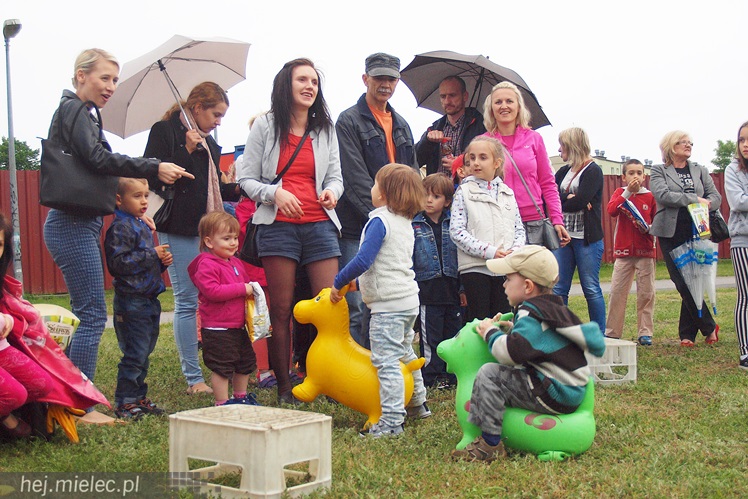 Piraci świętowali Dzień Dziecka nawet w deszczu. Rodzinna zabawa na błoniach