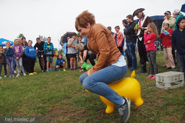 Piraci świętowali Dzień Dziecka nawet w deszczu. Rodzinna zabawa na błoniach