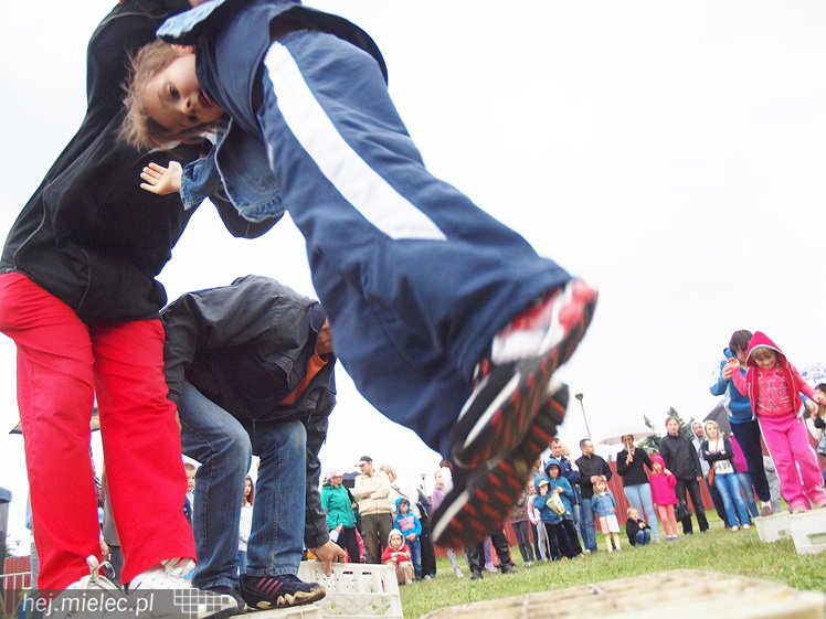 Piraci świętowali Dzień Dziecka nawet w deszczu. Rodzinna zabawa na błoniach