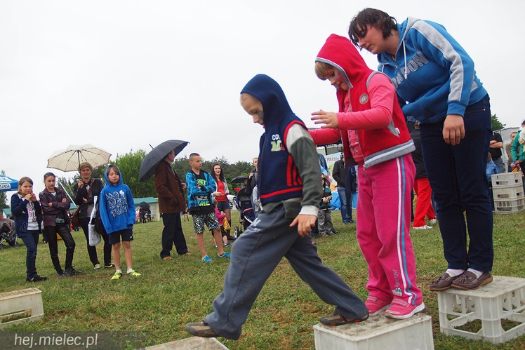 Piraci świętowali Dzień Dziecka nawet w deszczu. Rodzinna zabawa na błoniach
