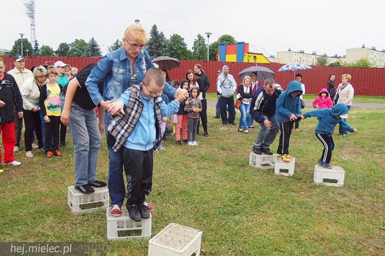 Piraci świętowali Dzień Dziecka nawet w deszczu. Rodzinna zabawa na błoniach