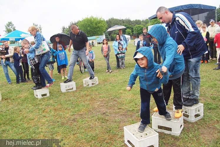 Piraci świętowali Dzień Dziecka nawet w deszczu. Rodzinna zabawa na błoniach