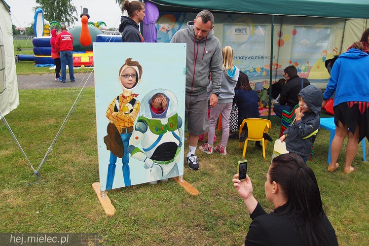 Piraci świętowali Dzień Dziecka nawet w deszczu. Rodzinna zabawa na błoniach