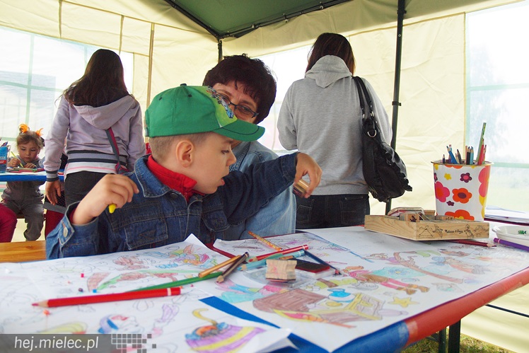 Piraci świętowali Dzień Dziecka nawet w deszczu. Rodzinna zabawa na błoniach