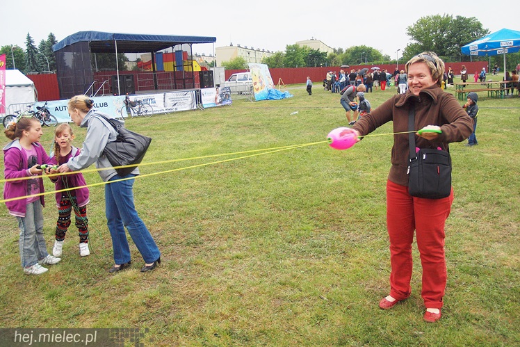 Piraci świętowali Dzień Dziecka nawet w deszczu. Rodzinna zabawa na błoniach