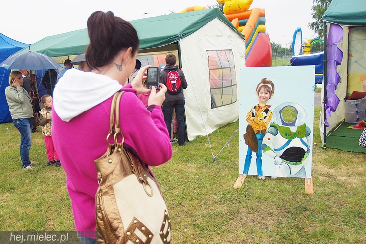 Piraci świętowali Dzień Dziecka nawet w deszczu. Rodzinna zabawa na błoniach