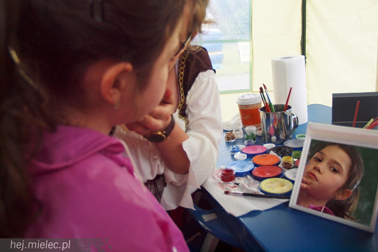 Piraci świętowali Dzień Dziecka nawet w deszczu. Rodzinna zabawa na błoniach