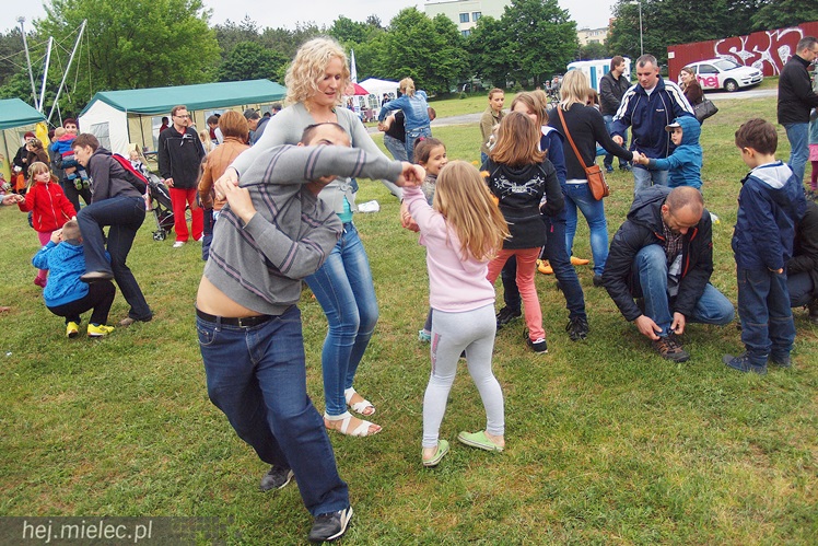 Piraci świętowali Dzień Dziecka nawet w deszczu. Rodzinna zabawa na błoniach