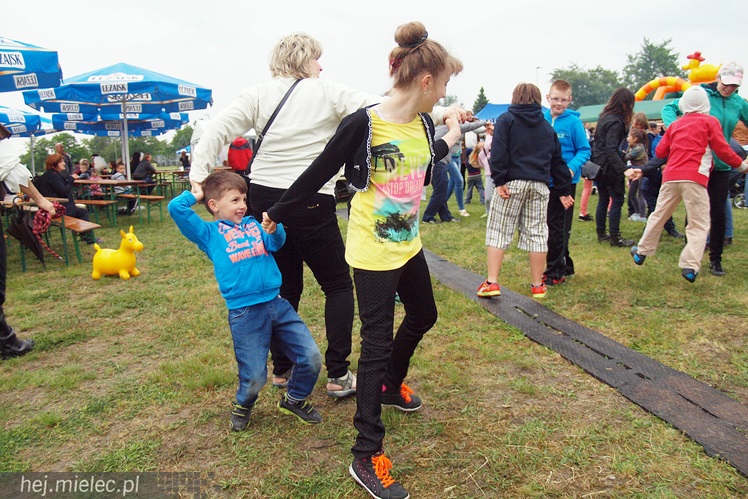 Piraci świętowali Dzień Dziecka nawet w deszczu. Rodzinna zabawa na błoniach