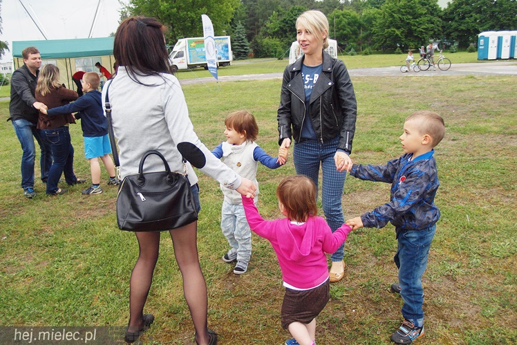 Piraci świętowali Dzień Dziecka nawet w deszczu. Rodzinna zabawa na błoniach