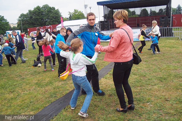 Piraci świętowali Dzień Dziecka nawet w deszczu. Rodzinna zabawa na błoniach
