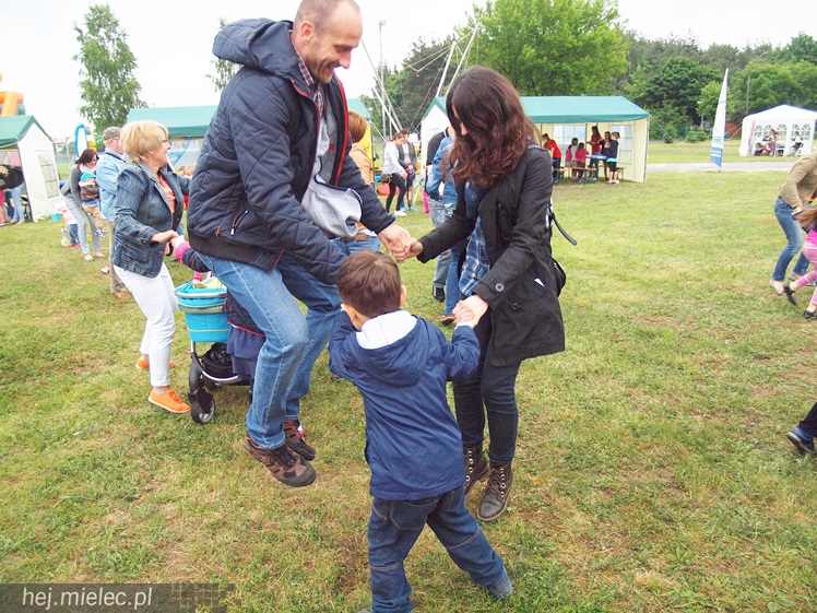 Piraci świętowali Dzień Dziecka nawet w deszczu. Rodzinna zabawa na błoniach