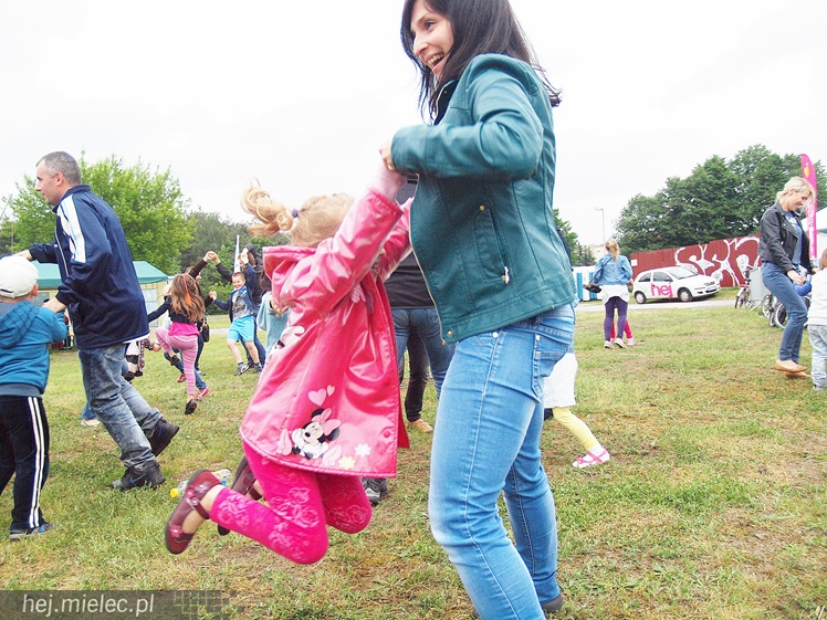 Piraci świętowali Dzień Dziecka nawet w deszczu. Rodzinna zabawa na błoniach