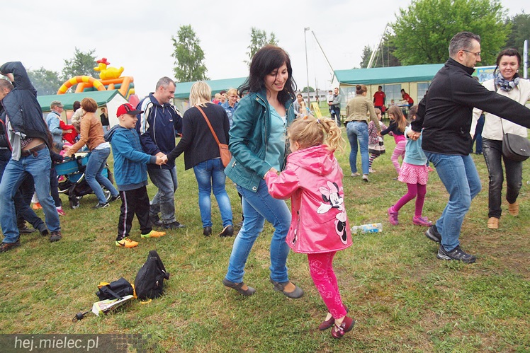 Piraci świętowali Dzień Dziecka nawet w deszczu. Rodzinna zabawa na błoniach