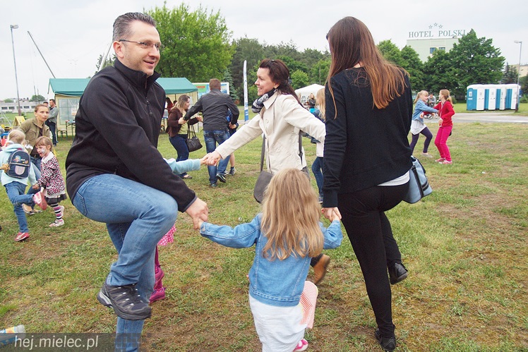 Piraci świętowali Dzień Dziecka nawet w deszczu. Rodzinna zabawa na błoniach