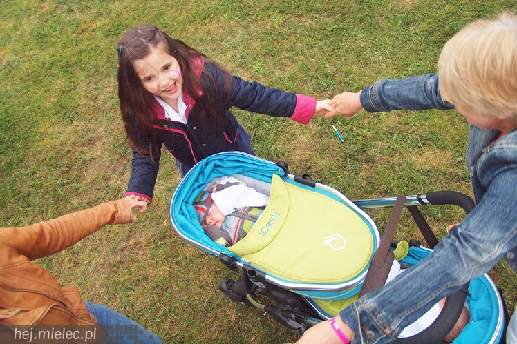 Piraci świętowali Dzień Dziecka nawet w deszczu. Rodzinna zabawa na błoniach