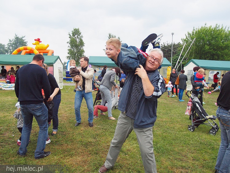 Piraci świętowali Dzień Dziecka nawet w deszczu. Rodzinna zabawa na błoniach