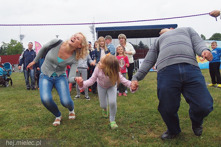 Piraci świętowali Dzień Dziecka nawet w deszczu. Rodzinna zabawa na błoniach